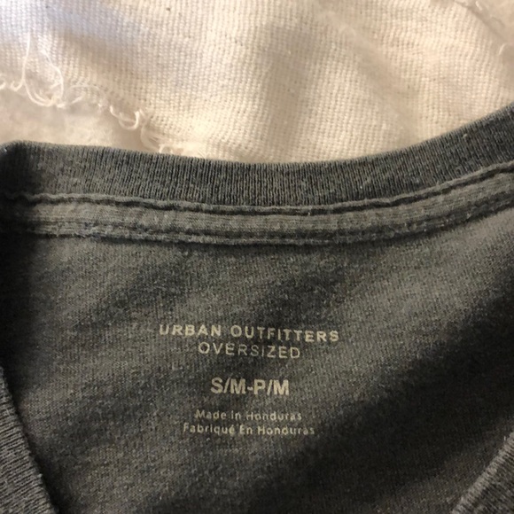 UO Oversized Distressed t-shirt - Picture 3 of 4